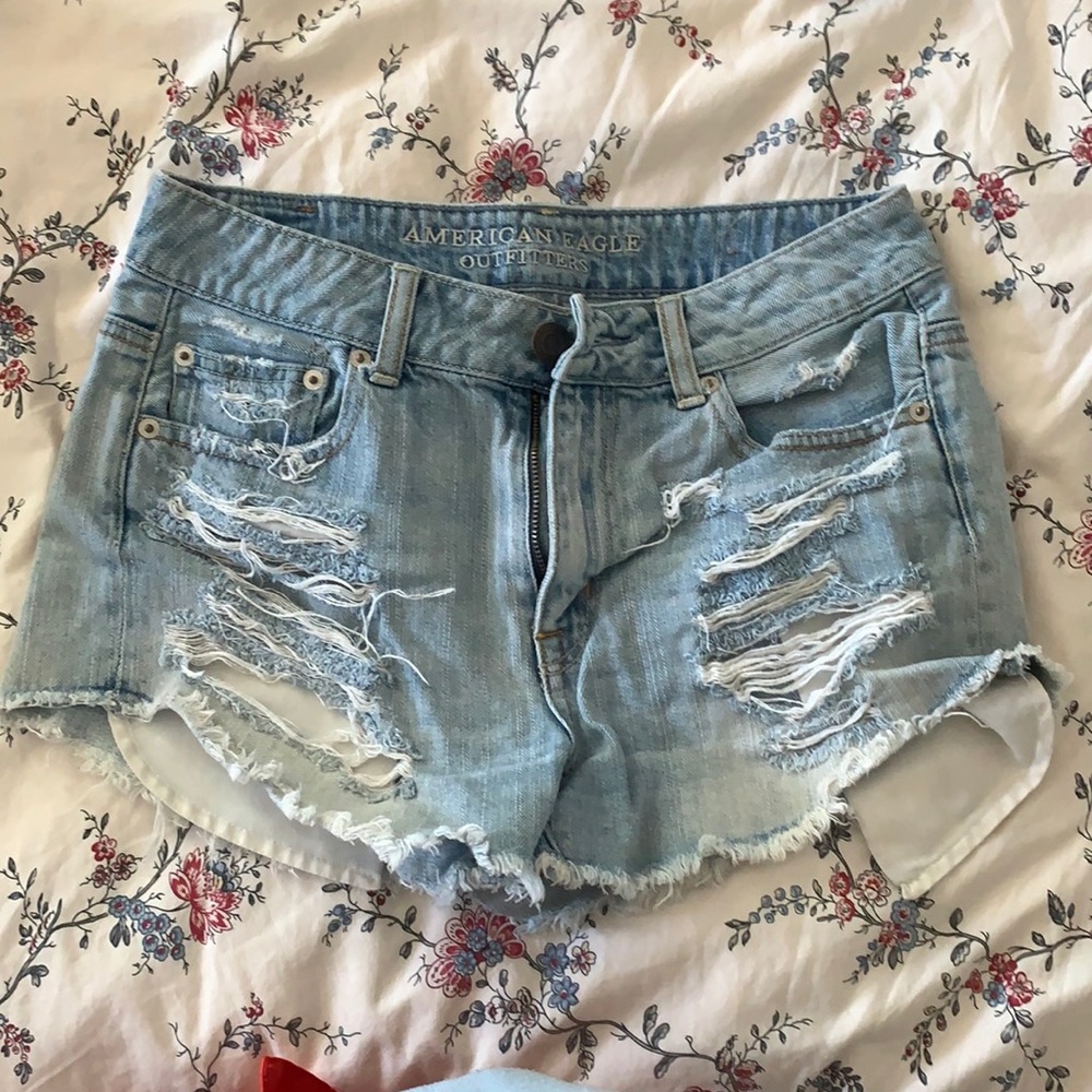 AE women’s 4 high rise festival pale Jean shorts